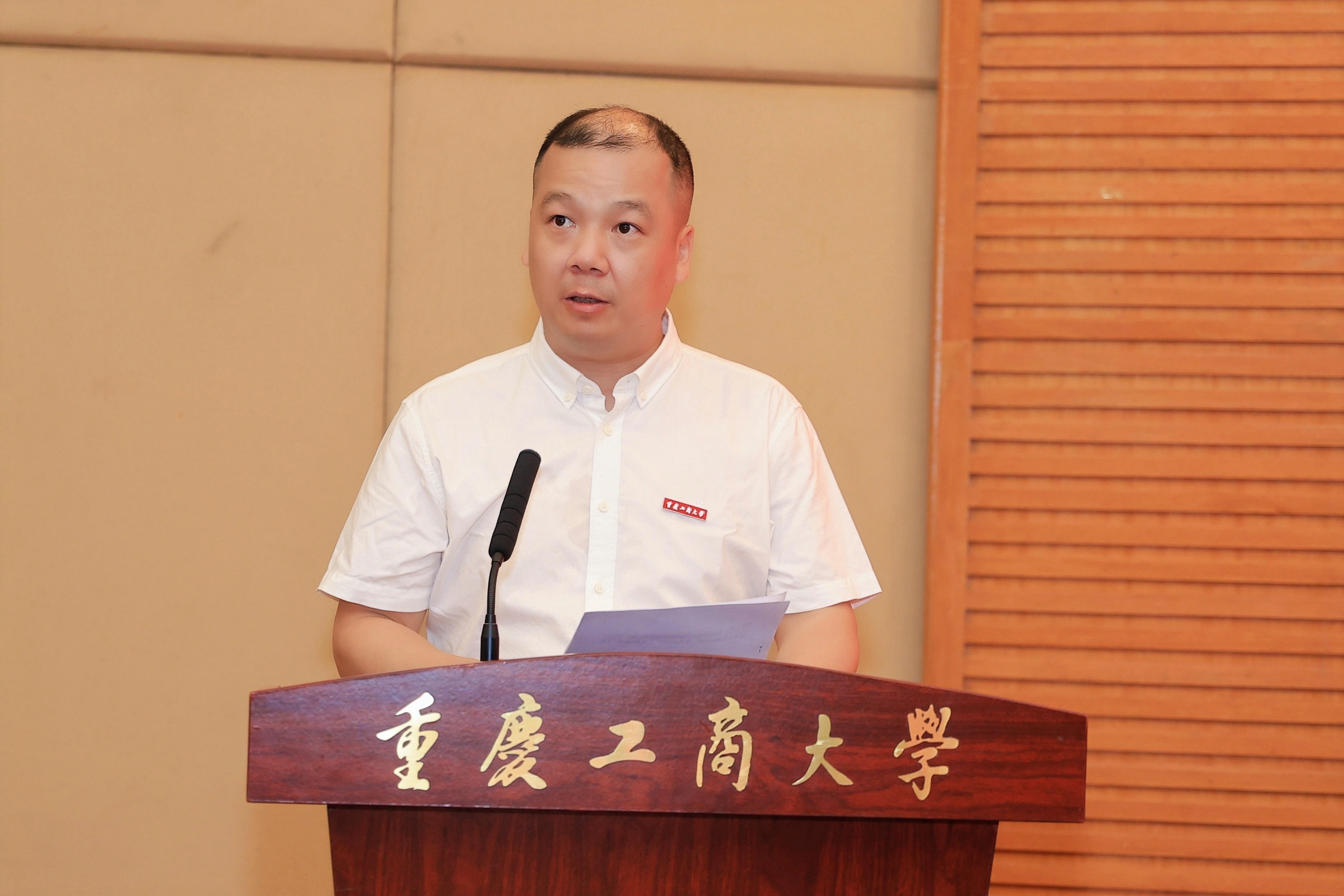 3罗志强宣读文件.jpg