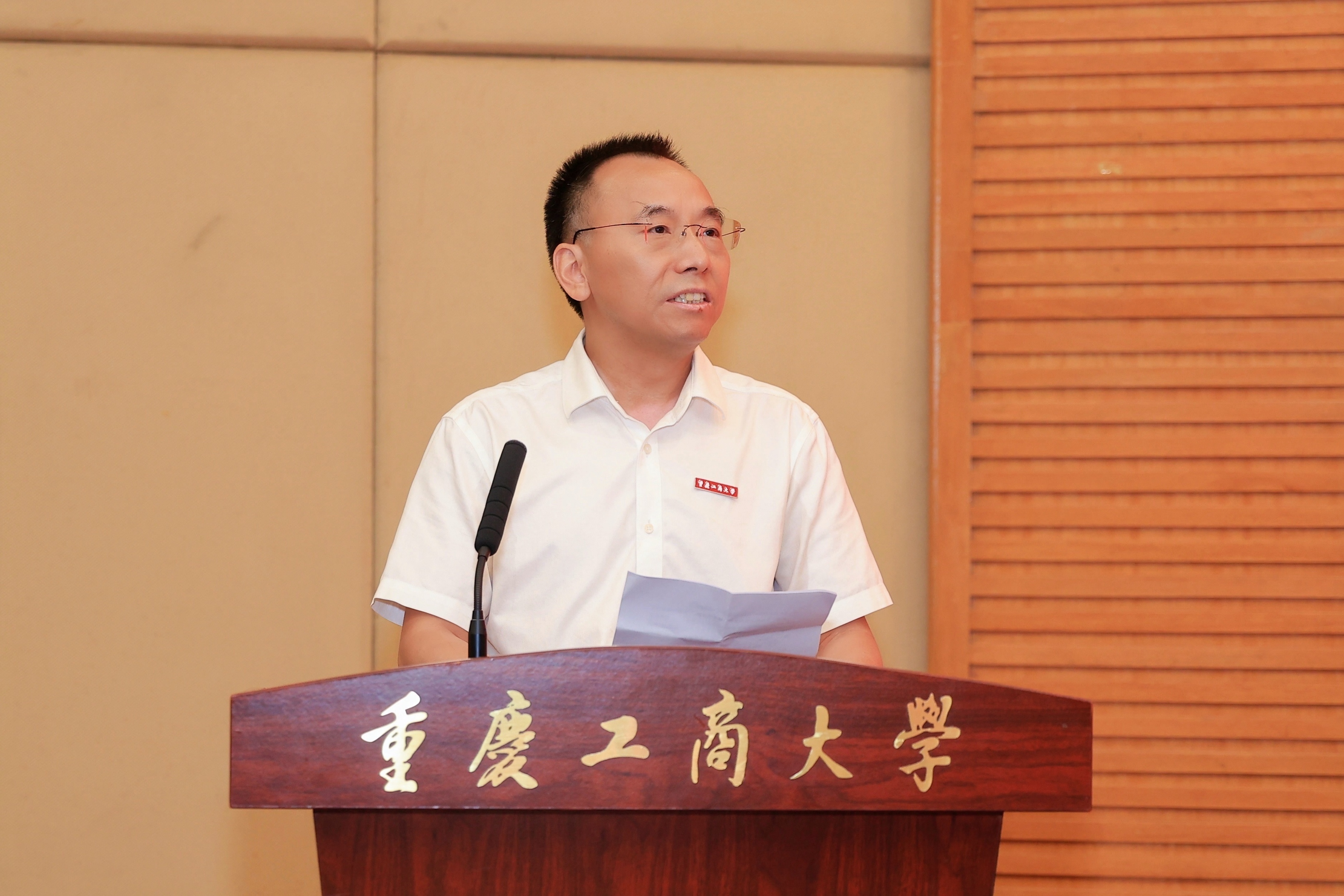 5校友代表发言.jpg